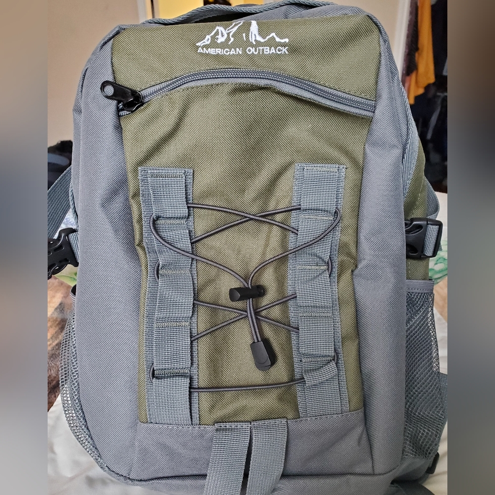 Desert Springs Hydration Backpack w/ 2L Water Bladder